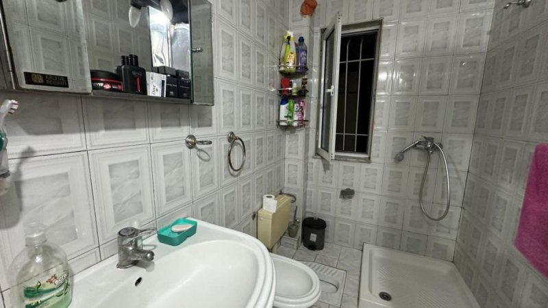 Tirane, shitet apartament 2+1 Kati 4, 71 m² 110.000 € (Brryli)