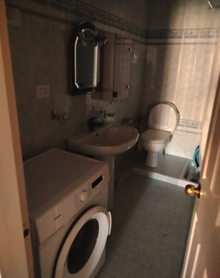 Tirane, jepet me qera apartament 2+1+Ballkon Kati 4, 90 m² 710 € (Rruga e Kosovareve)