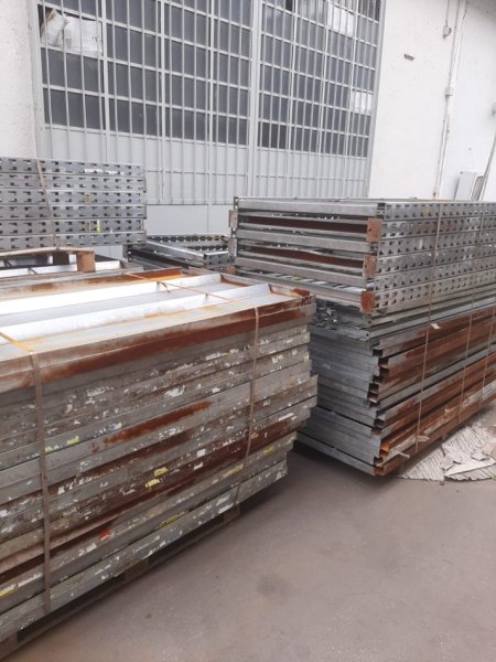 Shiten RAFTE METALIKE PER MAGAZINA (Skafale Industriale)