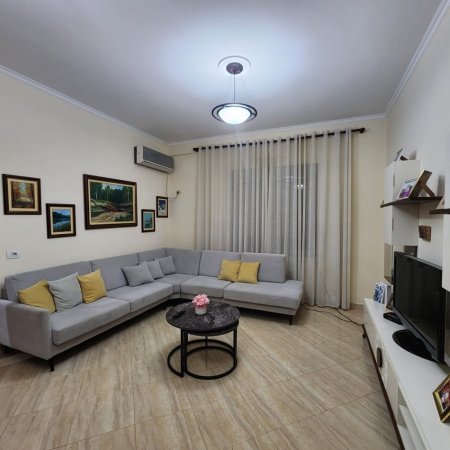 Tirane, jepet me qera apartament 2+1 Kati 3, 92 m² 600 €