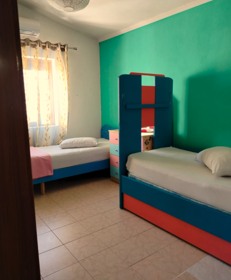 Tirane, jepet me qera apartament 2+1+Ballkon Kati 5, 130 m² 600 € (Rruga Kongresi i Manastirit)