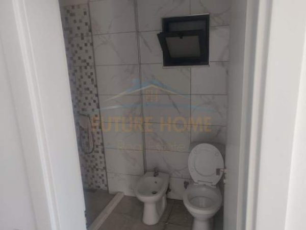 Durres, QERA ambjent biznesi Kati 3, 70 m² 350 Euro (SPITALI AMERIKAN)