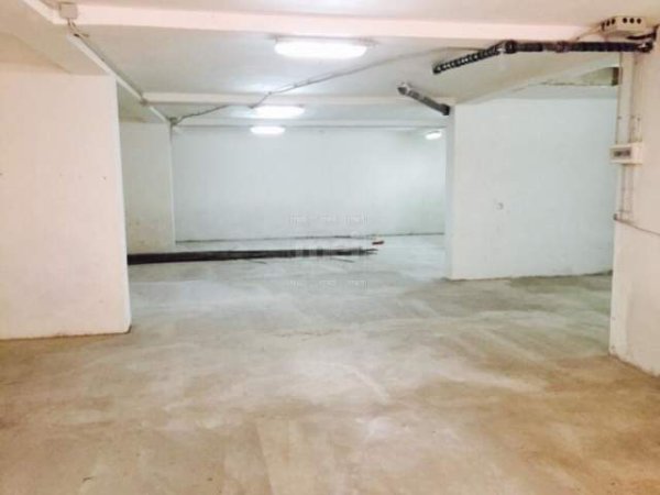 Tirane, shes magazine Kati -1, 240 m² 130.000 Euro (Kongresi i Manastirit)