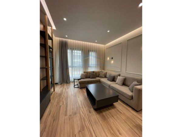 Tirane, jepet me qera Apartament 1+1+Post Parkimi, Kati 5, 73 m² 1.000 € (Rruga e Kavajes)