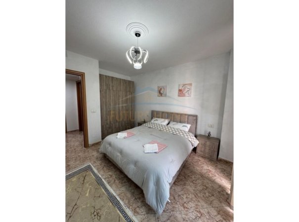 Tirane, jepet me qera apartament 2+1 Kati 9, 105 m² 750 € (Stacioni I Trenit)