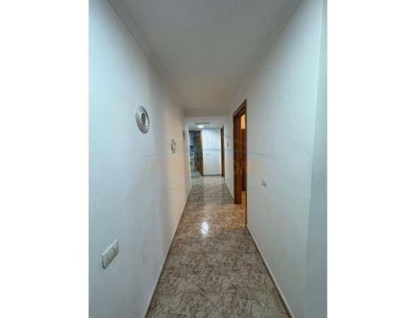 Tirane, jepet me qera apartament 2+1 Kati 9, 105 m² 750 € (Stacioni I Trenit)