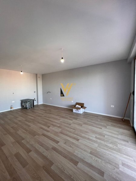 Tirane, jepet me qera apartament 1+1+Ballkon Kati 3, 59 m² 300 € (SHKOZE)