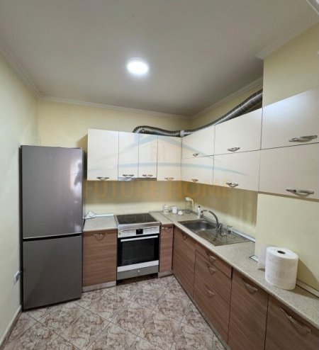 Tirane, jepet me qera apartament 2+1 Kati 9, 105 m² 750 € (STACIONI I TRENIT ,USLUGA)