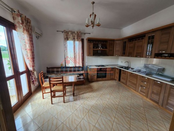 Tirane, jepet me qera Vile 3 Katshe Kati 1, 350 m² 2.500 € (Vishaj)