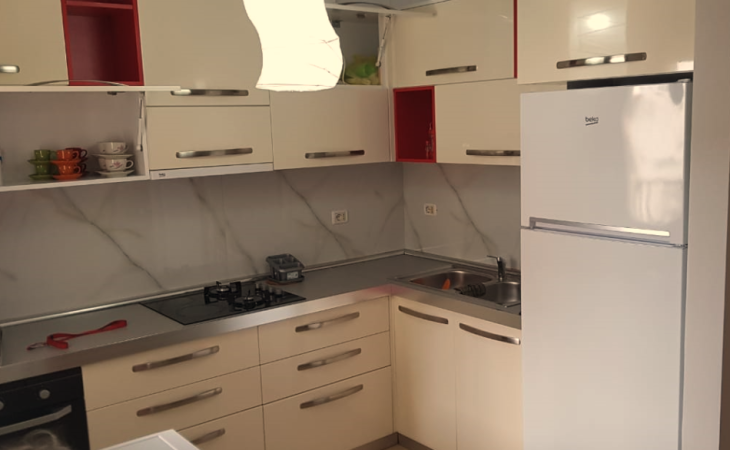 Tirane, jepet me qera apartament 2+1+Ballkon Kati 4, 100 m² 550 € (Kopshti Botanik)