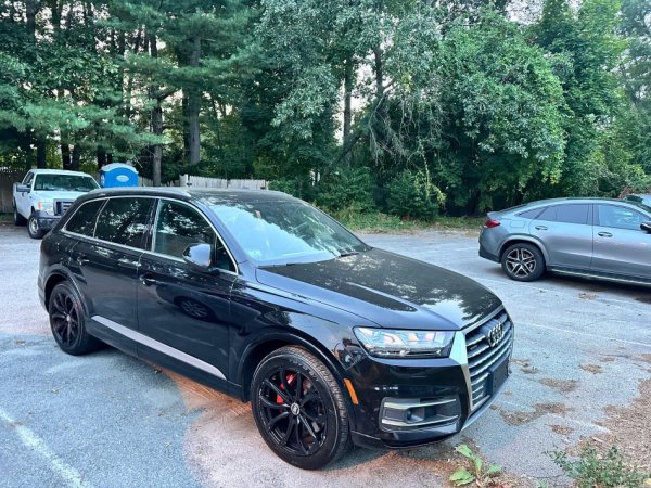 Tirane, shes makine Audi Q7 Benzin, e zeze automatik 24.000 €