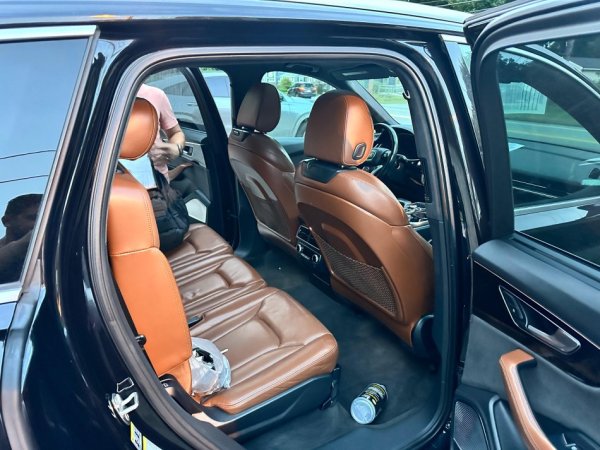 Tirane, shes makine Audi Q7 Benzin, e zeze automatik 24.000 €