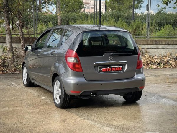 Tirane, shes makine BENZ A150 AUTOMAT Benzin, gri metalizato automatik Klima 184.000 km 5.400 €
