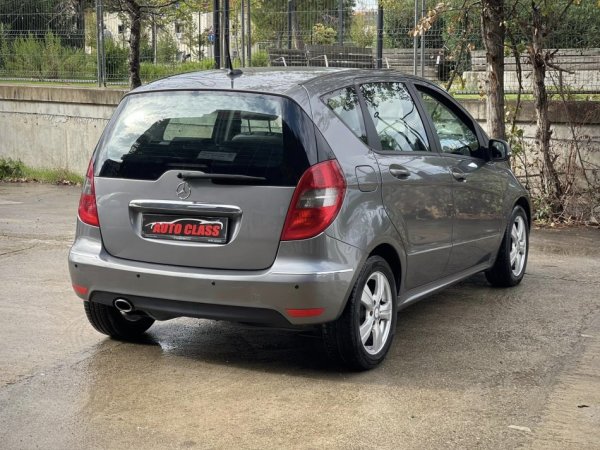Tirane, shes makine BENZ A150 AUTOMAT Benzin, gri metalizato automatik Klima 184.000 km 5.400 €