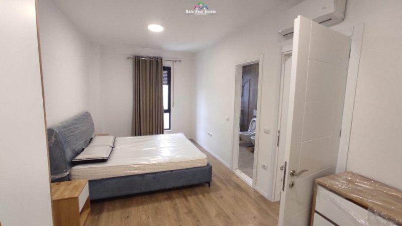 Tirane, jepet me qera apartament 2+1 Kati 6, 100 m² 800 € (porcelan)