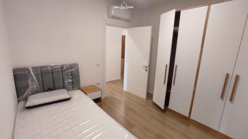 Tirane, jepet me qera apartament 2+1 Kati 6, 100 m² 800 € (porcelan)