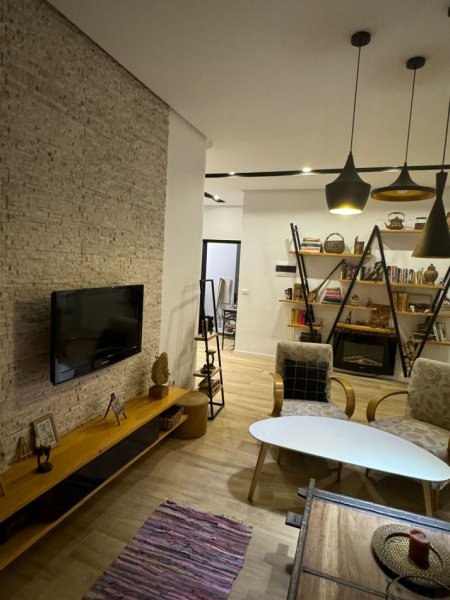 Tirane, jepet me qera apartament 2+1 Kati 7, 114 m² 800 € (stacion treni)