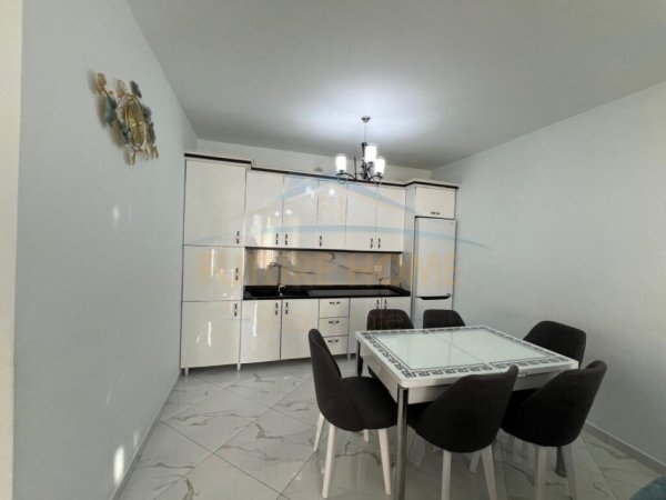 Durres, jepet me qera apartament 2+1 Kati 3, 115 m² 400 € 