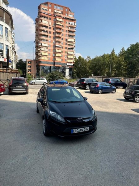 Tirane, shes makine Ford fiesta Benzin, e zeze manuale Kondicioner 220.000 km 4.500 €