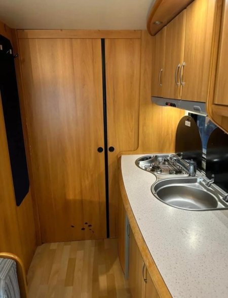 Tirane, Shitet kamping Hobby Excellent 400 Solar | Diellor, e bardhë manuale Kondicioner 8.000 €
