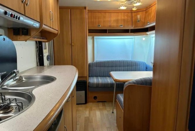 Tirane, Shitet kamping Hobby Excellent 400 Solar | Diellor, e bardhë manuale Kondicioner 8.000 €