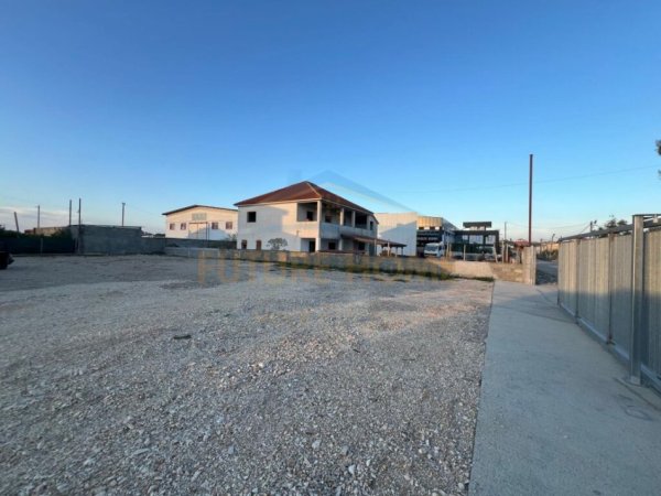 Durres, jepet me qera truall , 1.423 m² (Nishtulle ,Durres)