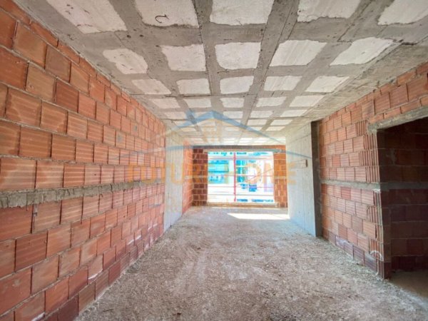 Tirane, shitet apartament 3+1+Ballkon Kati 6, 141 m² 295.680 € (Komuna e Parisit)
