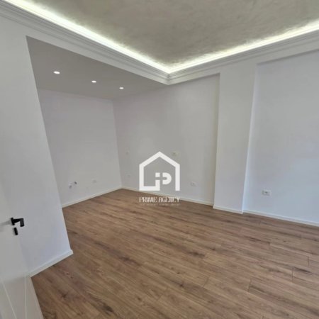 SHITET APARTAMENT 2+1/Rruga Kavajës/ Qendra biznesit : Condor Center