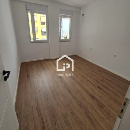 SHITET APARTAMENT 2+1/Rruga Kavajës/ Qendra biznesit : Condor Center