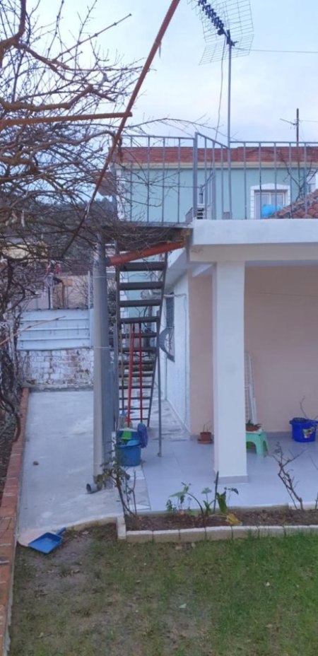 Tirane, shitet shtepi 2+1+Ballkon Kati 0, 91 m² 90.000 € (Vore)