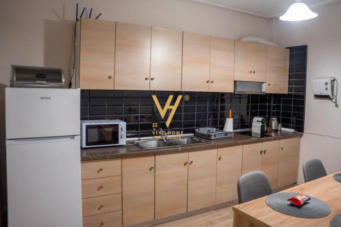 Tirane, jepet me qera apartament 1+1+Ballkon Kati 4, 90 m² 500 € (RRUGA 5 MAJI)