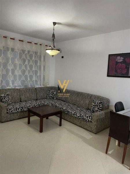 Tirane, jepet me qera apartament 2+1+Ballkon Kati 3, 100 m² 500 € (UNAZA E RE)