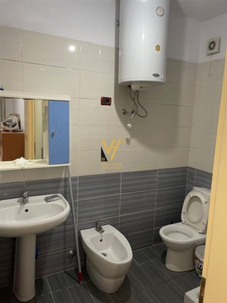 Tirane, jepet me qera apartament 2+1+Ballkon Kati 3, 100 m² 500 € (UNAZA E RE)