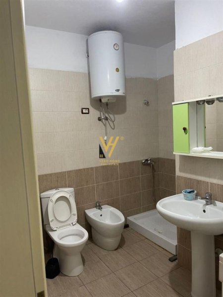 Tirane, jepet me qera apartament 2+1+Ballkon Kati 3, 100 m² 500 € (UNAZA E RE)