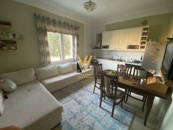 Tirane, jepet me qera apartament 3+1+Ballkon Kati 1, 130 m² 500 € (SAUK)