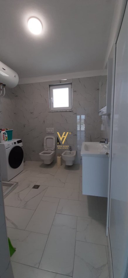 Tirane, jepet me qera Vile 3 Katshe Kati 0, 1.000 m² 2.000 € (TEGU)