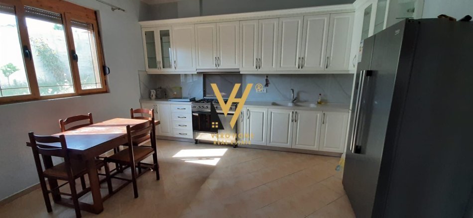 Tirane, jepet me qera Vile 3 Katshe Kati 0, 1.000 m² 2.000 € (TEGU)