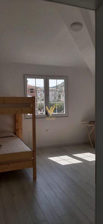 Tirane, jepet me qera Vile 3 Katshe Kati 0, 1.000 m² 2.000 € (TEGU)