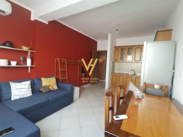 Tirane, jepet me qera apartament 1+1+Ballkon Kati 2, 56 m² 400 € (SELITE)