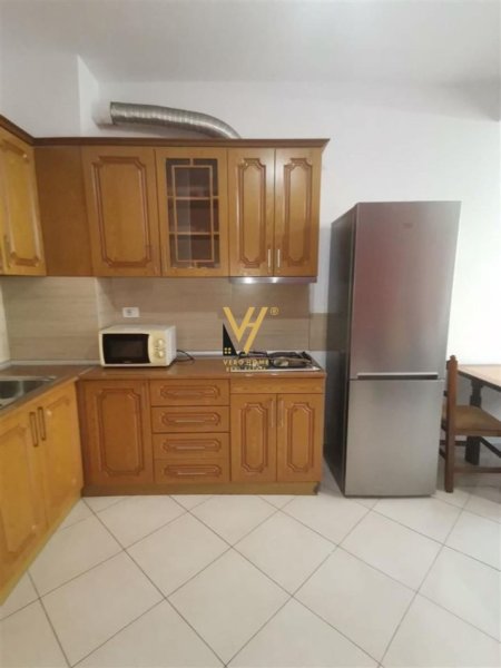 Tirane, jepet me qera apartament 1+1+Ballkon Kati 2, 56 m² 400 € (SELITE)