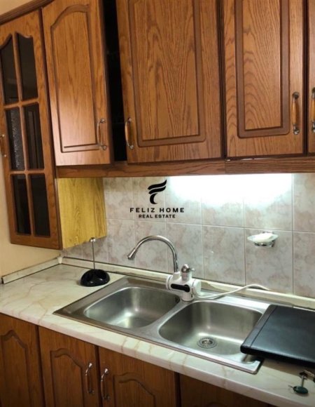 Tirane, jepet me qera apartament 2+1 Kati 4, 70 m² 500 € (RRUGA E ELBASANIT)