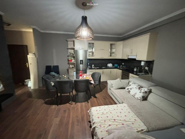 Tirane, jepet me qera apartament 2+1 Kati 2, 110 m² 600 € (rruga drritan hoxha)