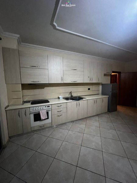 Tirane, jepet me qera apartament 2+1 Kati 3, 103 m² 450 € (astir)