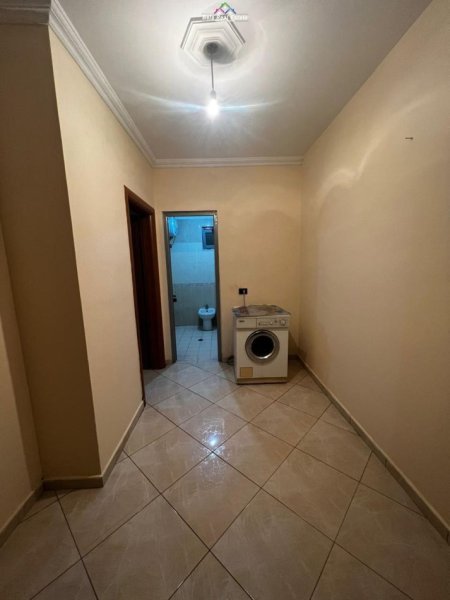 Tirane, jepet me qera apartament 2+1 Kati 3, 103 m² 450 € (astir)