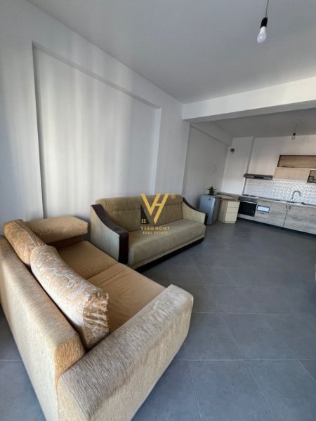 Tirane, jepet me qera apartament 2+1+Ballkon Kati 5, 115 m² 400 € (YZBERISHT)