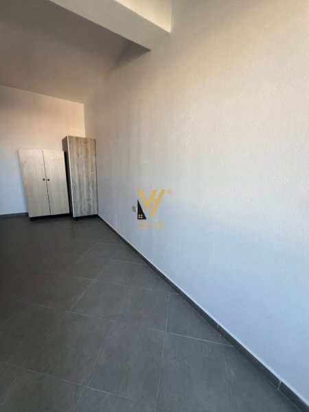 Tirane, jepet me qera apartament 2+1+Ballkon Kati 5, 115 m² 400 € (YZBERISHT)