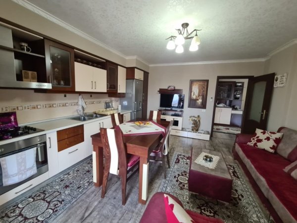 Shitet apartament 2+1  115.000 € (Durres) rruga Pavaresia