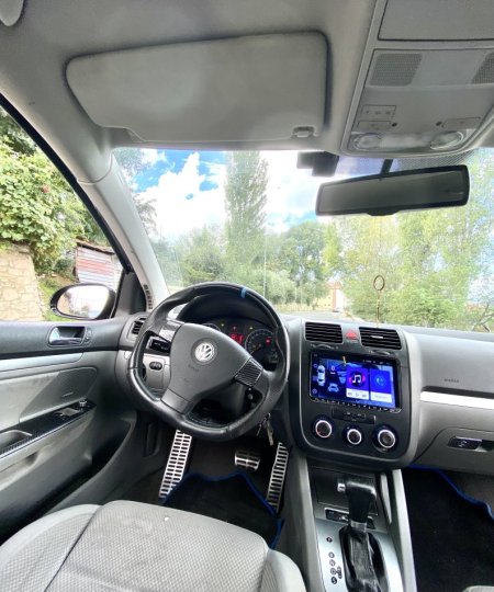 Tirane, shes makine Golf5 R-line Benzin+Gaz, blu automatik Kondicioner 190.000 km 3.800 €