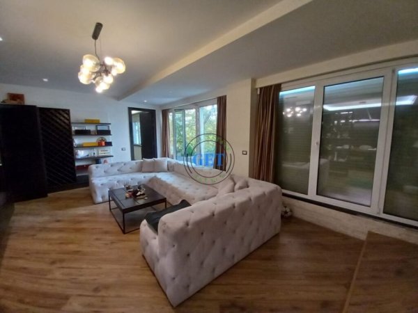 Durres, shitet apartament 4+1 Kati 2, 360 m² 450.000 € (Plazh Iliria)