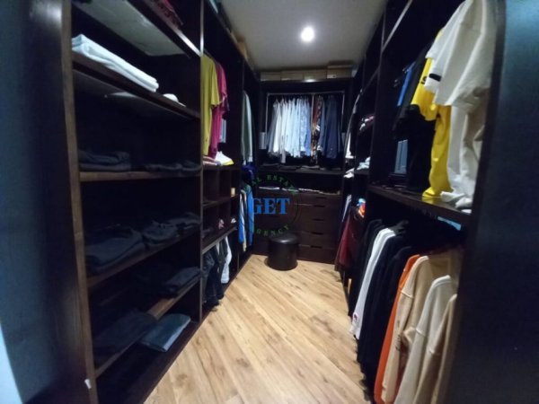 Durres, shitet apartament 4+1 Kati 2, 360 m² 450.000 € (Plazh Iliria)